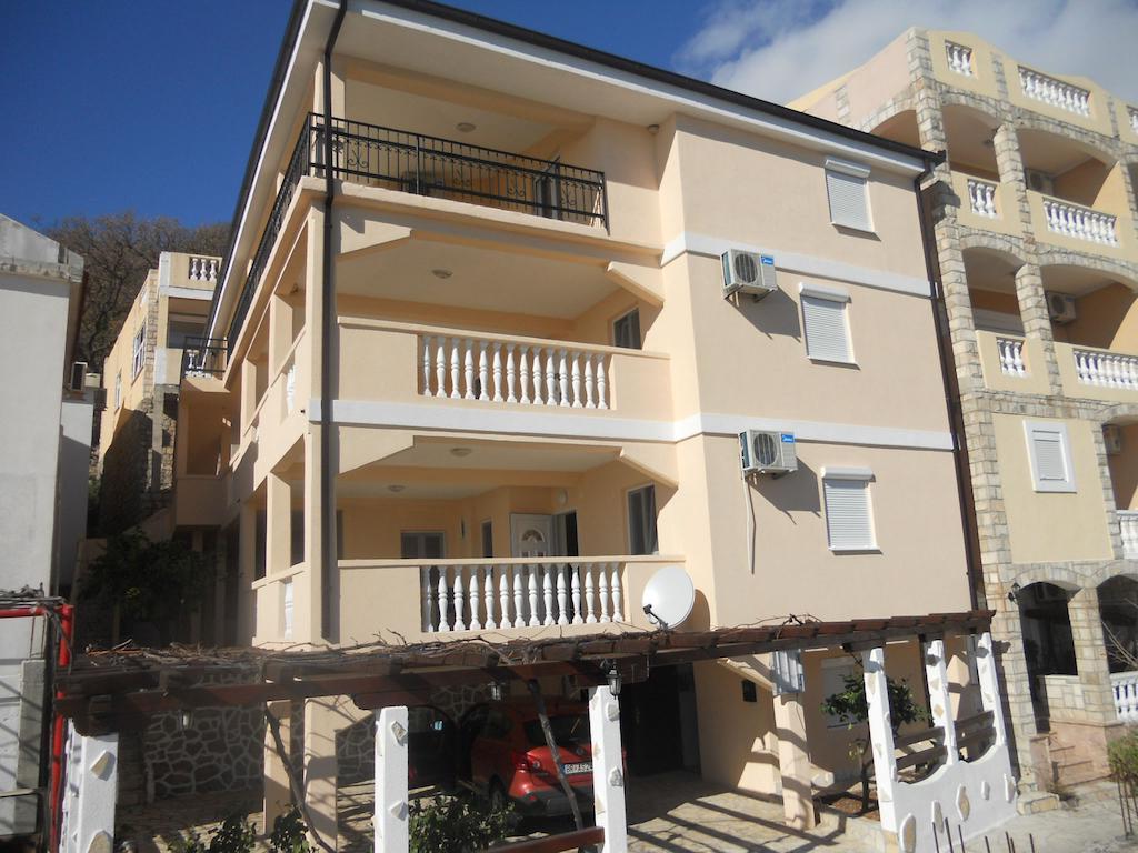 Apartments Papillon Podgorica Bagian luar foto